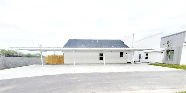 Building Photo - 15 Frio Ave Unit 3