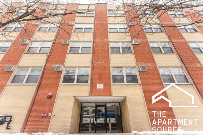 Building Photo - 6830 N Sheridan Rd Unit 267 Rental