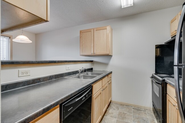 Photo - Lakeville Court