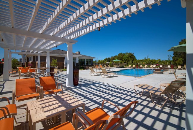 Prefer Shade By Your Pool? Relax Under Our Pergolas! - Valor Apartment Homes