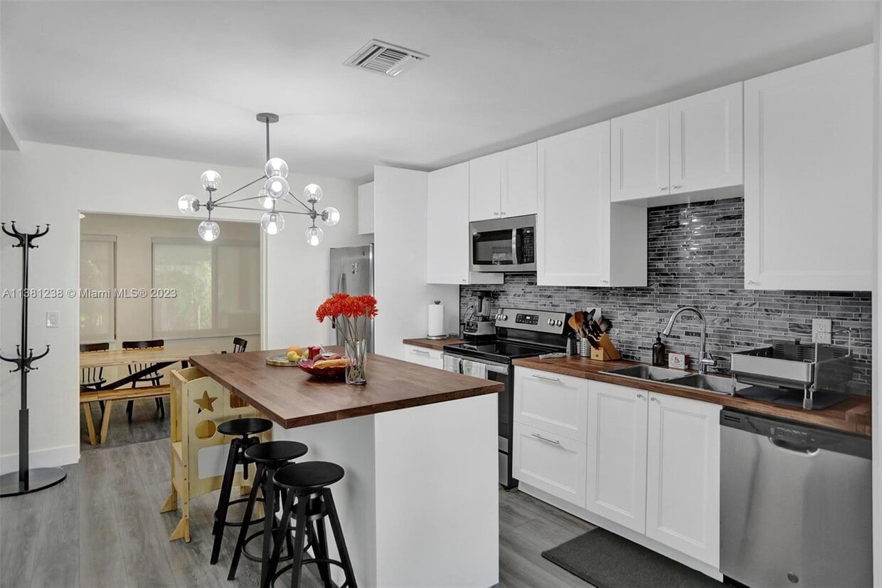 Photo - 1565 NW 30th Ave (Miami, FL)