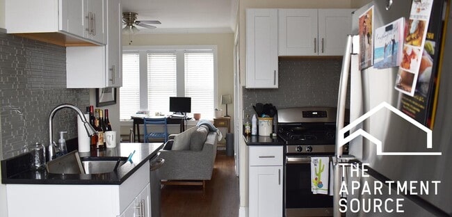 Building Photo - 3819 N Greenview Ave Unit 3N