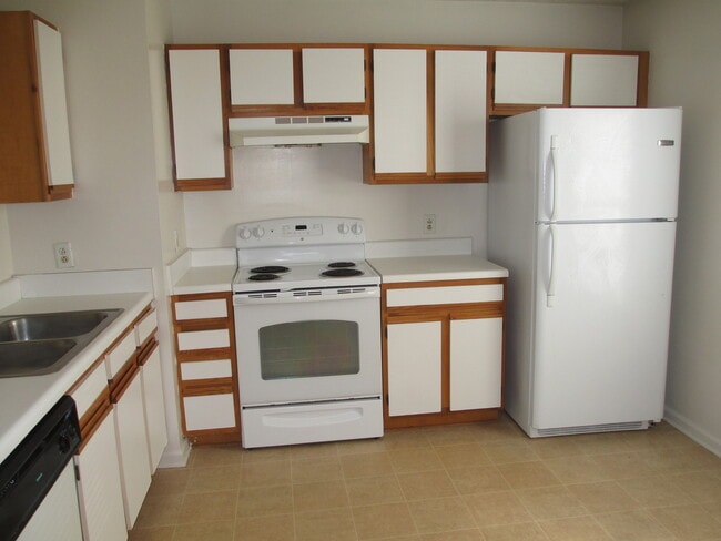 Photo - 2 Bedroom 1 bath upstairs apartment
