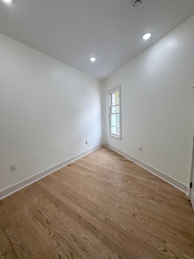 Photo - 741 Grand St Unidad 2
