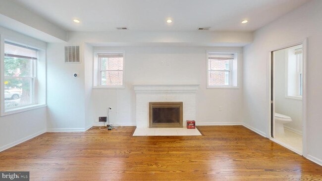 Photo - 452 Oakwood St SE
