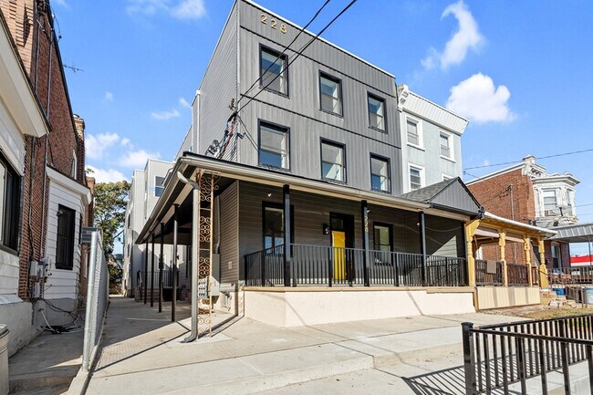 Photo - 228 N 63rd St