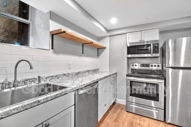 Building Photo - 2809 Main St Unit 7