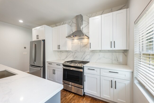 Photo - 1260 Hartford Ave SW