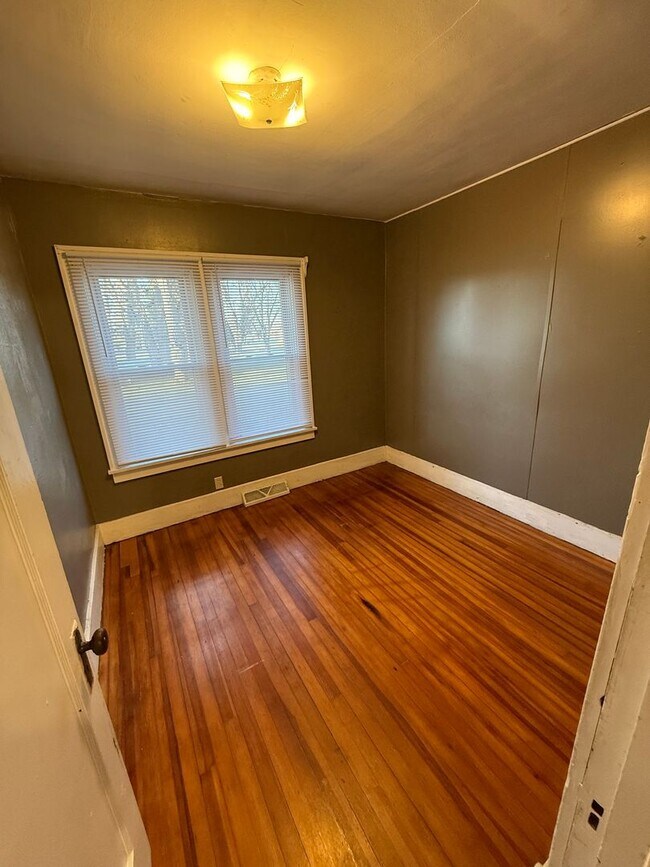 Photo - 1BR House in Osseo/Foster