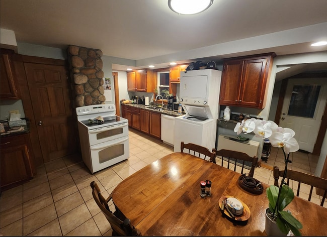 Photo - 98 River St Unit Floor 2