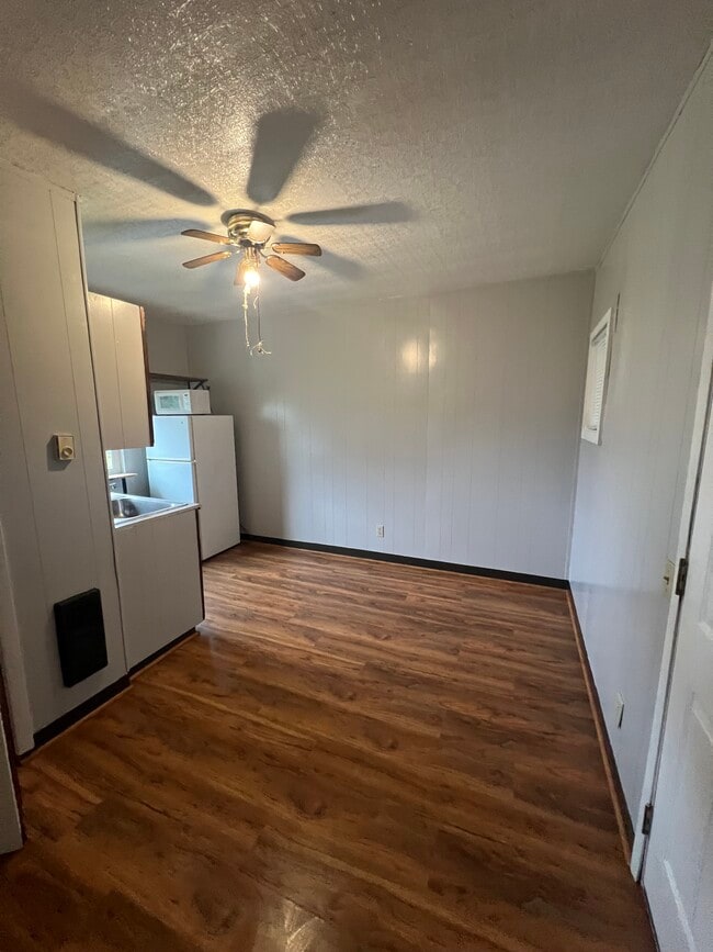 Estudio pequeño - 805 Garibaldi Ave Unidad 4