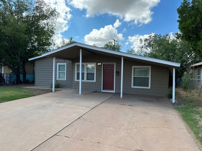 3 BEDROOM, 1 BATH, DOUBLE DRIVE PARKING - 3 BEDROOM, 1 BATH, DOUBLE DRIVE PARKING Casa