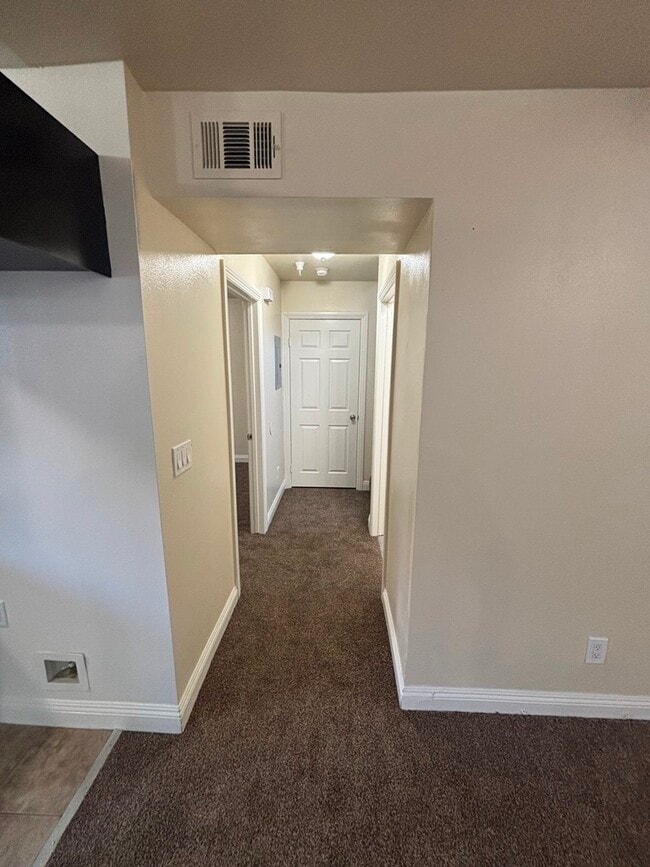 Photo - 732 E 74th St