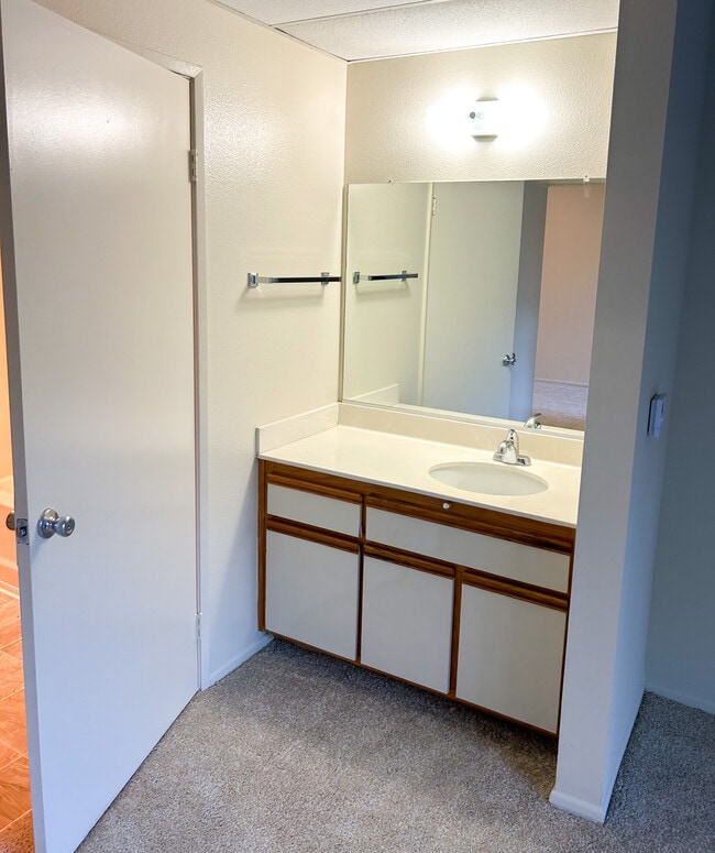 1 dormitorio, 1 baño - Tocador espacioso - 650 pies cuadrados - Twin Oaks