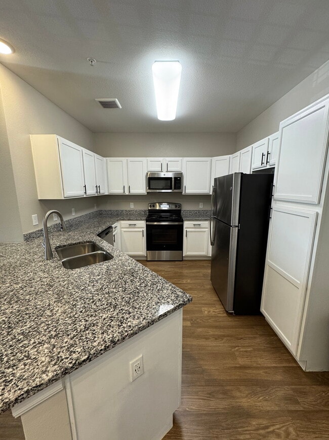 Building Photo - 1828 Central Expy Unit 4103