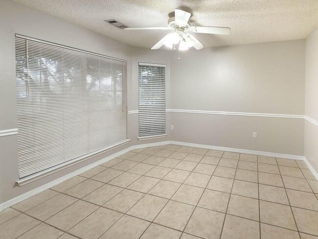 Photo - 1761 Guildford Ct