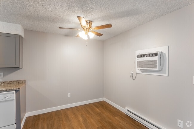 2BR, 1BA - 830-850SF