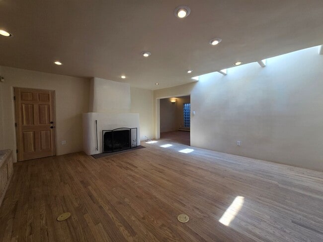 Photo - 570 1/2 Garcia St Unidad 1