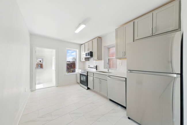 Building Photo - 3218 California Ave Unit 3218 California 2nd floor