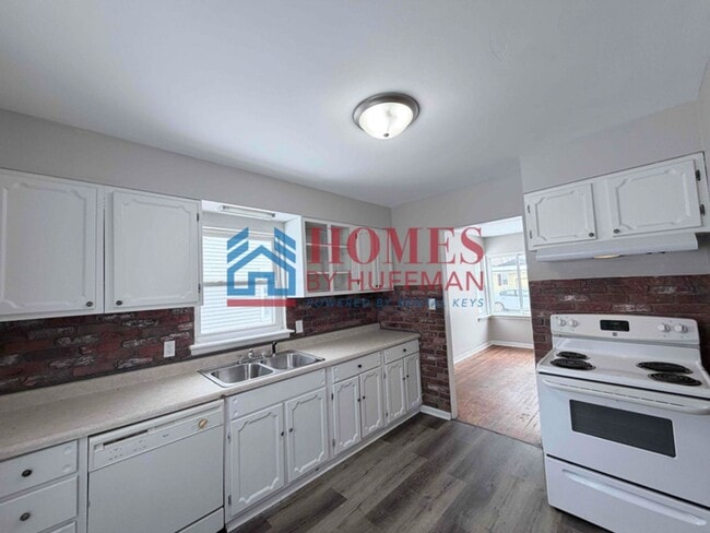 Photo - Three Bedroom House | $500 Deposit Special!