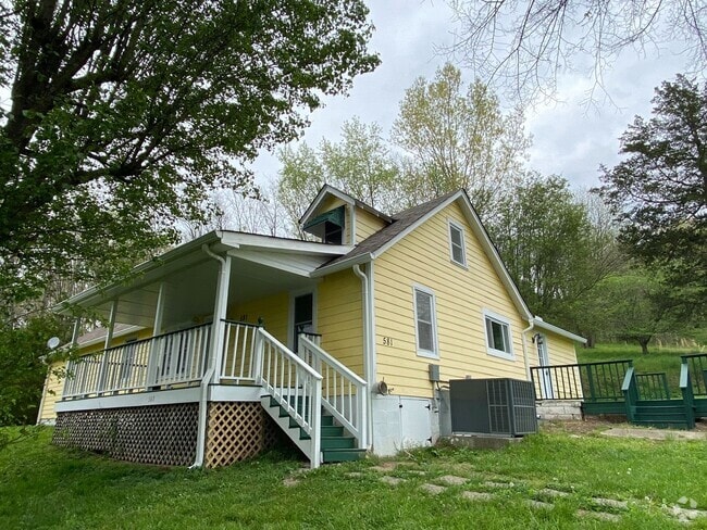 Building Photo - Spacious 3 Bedrooms Located in Hermitage /... Rental