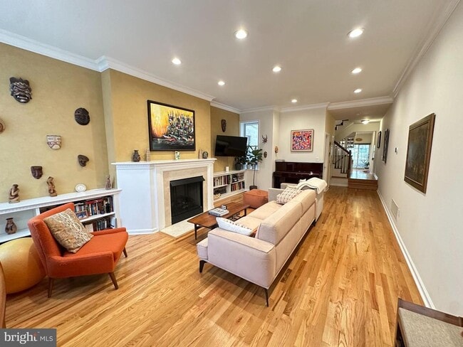 Photo - 2046 Bainbridge St Townhome