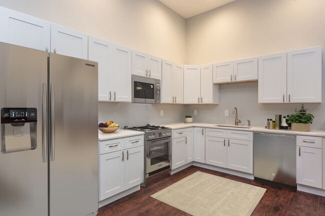 Building Photo - 3246 Lorain Ave Unit 101