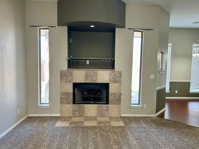 Photo - AVAILABLE NOW - $500 OFF FIRST FULL MONTH - Beautiful Home In Edmond School District!