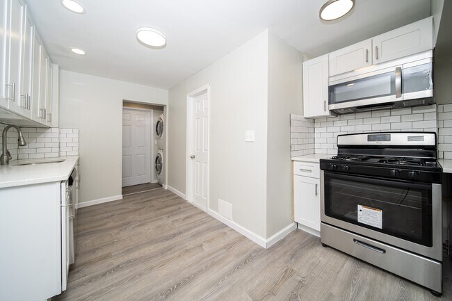 Building Photo - 1708 Highland Ave Unit 3