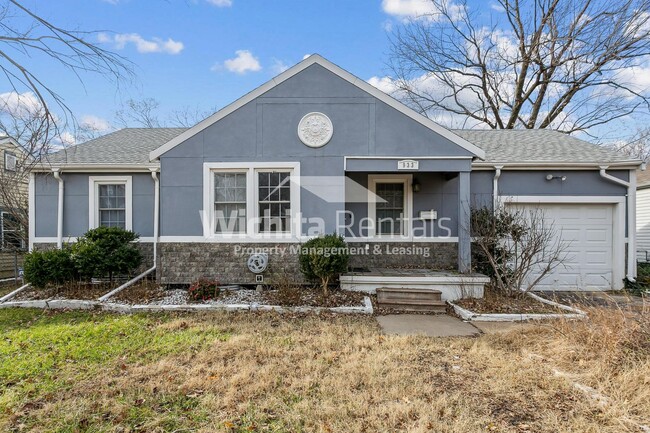 Building Photo - 933 N Parkwood Ln