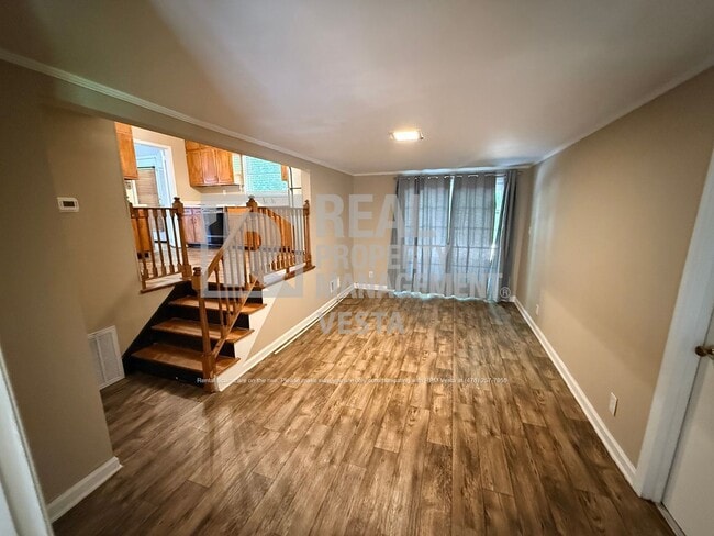 Photo - 1933 Deerwood Pl