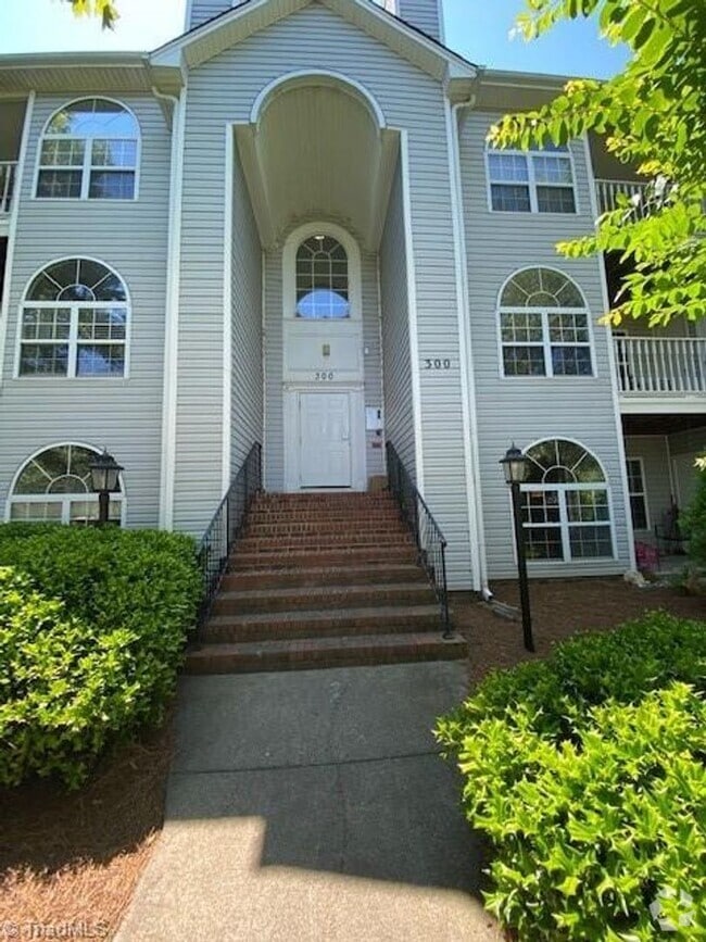 Building Photo - 334 Quietwood Dr Rental