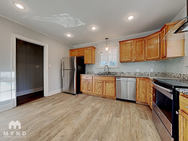 Photo - 2915 Allen Rd S