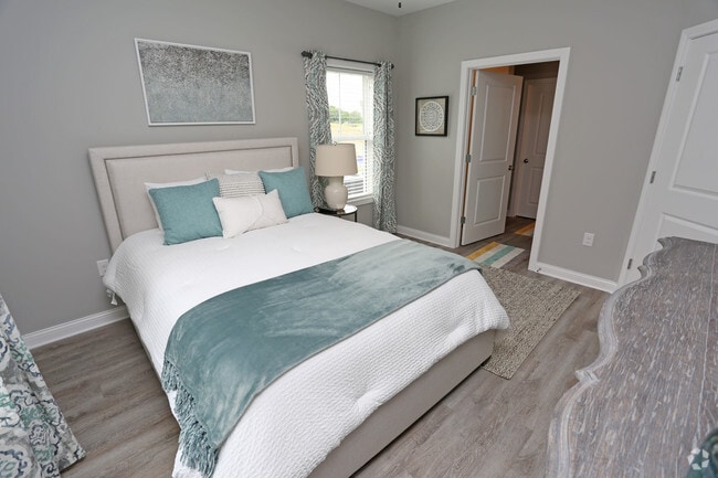 2BR, 2BA - 985 SF - Bedroom