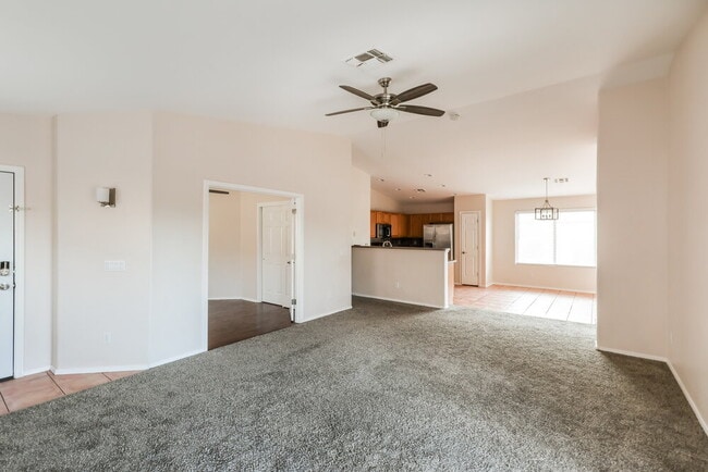 Photo - 422 W Tara Danette Dr