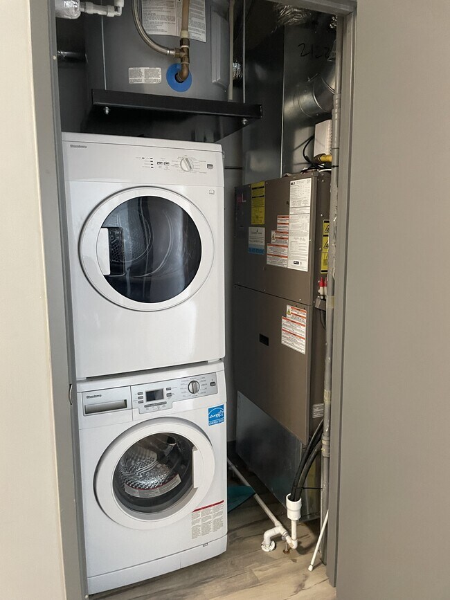 Photo - 258B Sunview St