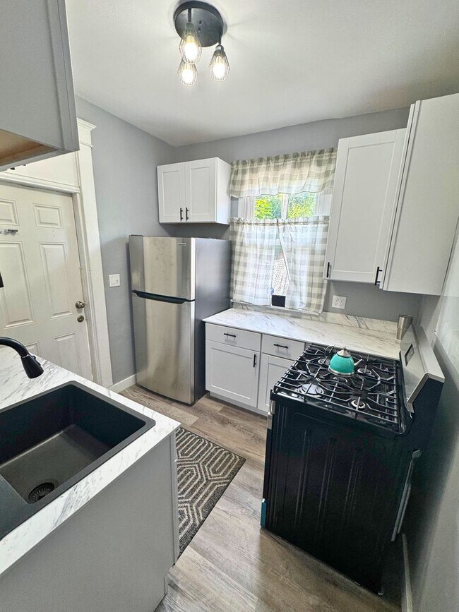 Photo - Charming and Spacious 4BR, 2BA Townhouse