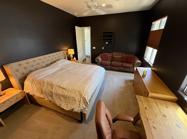 Building Photo - 6128 W Alameda Rd Unit Black Bedroom Rental
