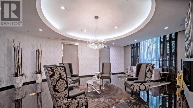 Photo - 7 Carlton St. Unit 402