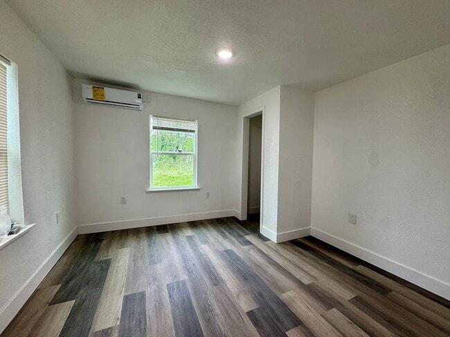 Photo - 1704 Dalhart St