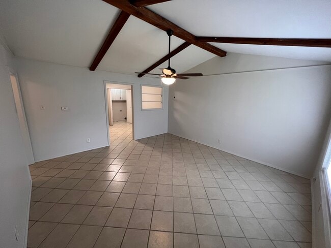 Living room - 201 Woodale Dr Unit 1