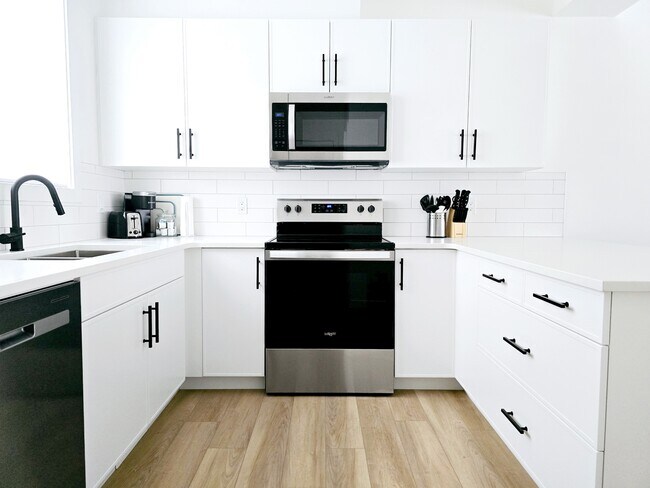 Photo - 10617-10122 122 Ave NW Unit 10617 MAIN