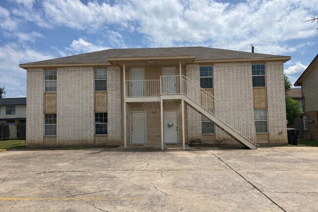 Building Photo - 504 Esther Cir Unit 504 Esther Circle  B