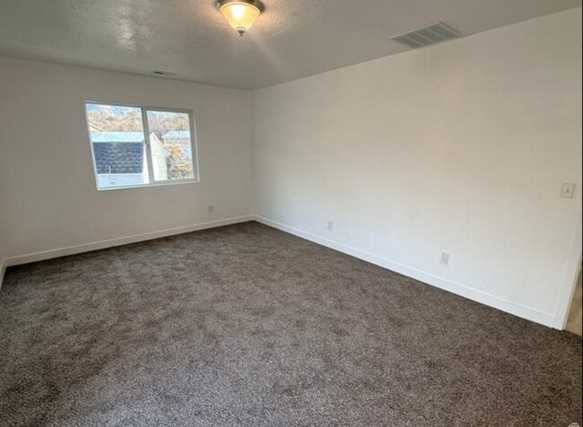 Photo - 886 Wood St