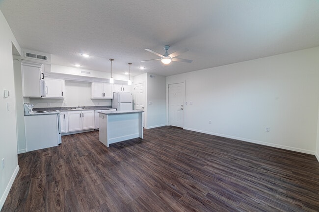 espacio habitable abierto - 6208 Commerce Dr Unidad 201