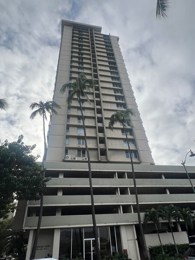 Building Photo - Studio unit with washer/dryer available located in the center of Waikiki- Fairway Villa