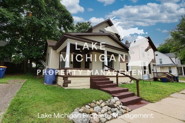 Building Photo - 744 Lake Michigan Dr NW Unit #1