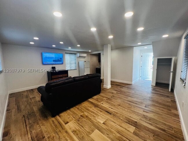 1727 Plunkett St Unit BACK