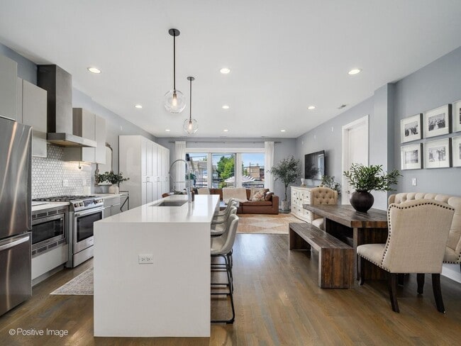 Photo - 2550 W Fullerton Ave