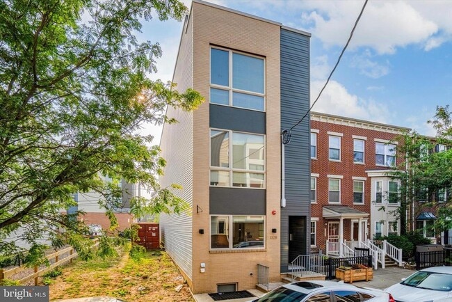 Building Photo - 1328 N Franklin St Unit 1